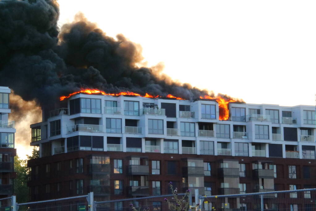 Uitslaande brand bij appartenmentencompex