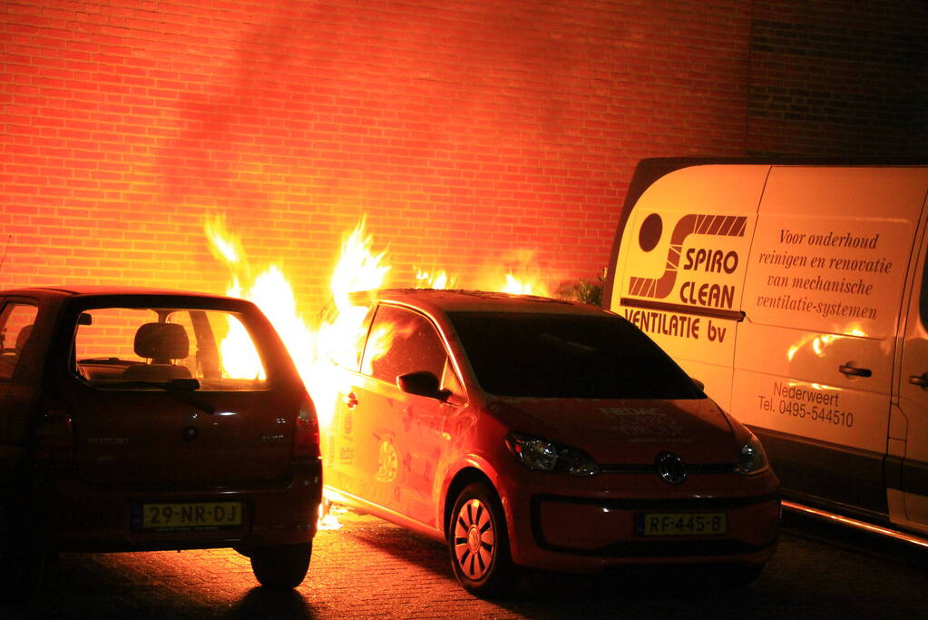 Auto zwaar beschadigd door brand, politie gaat uit van brandstichting