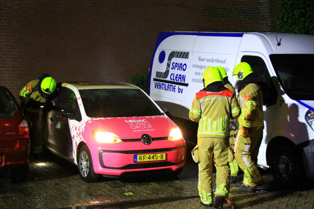 Auto zwaar beschadigd door brand, politie gaat uit van brandstichting