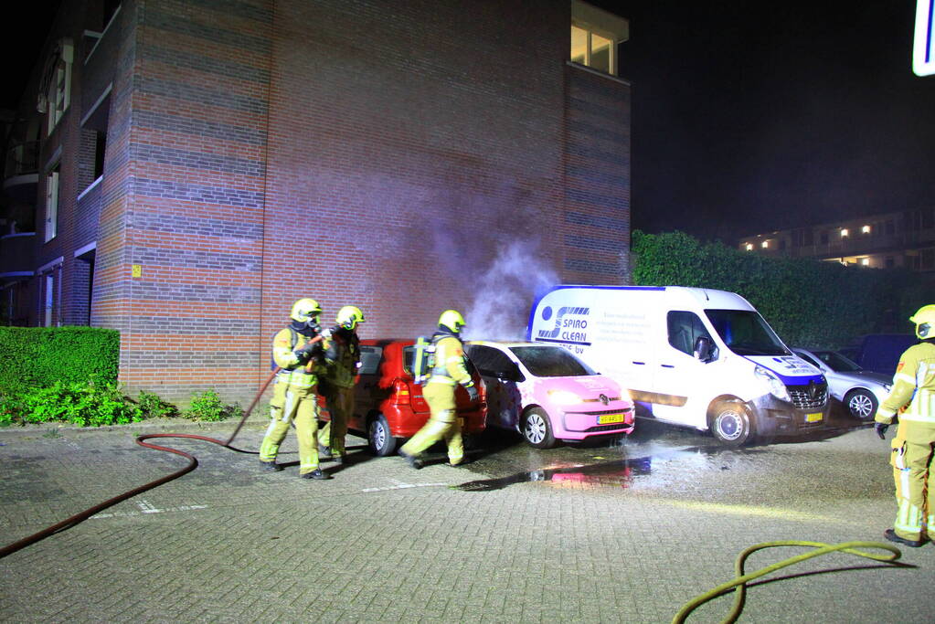 Auto zwaar beschadigd door brand, politie gaat uit van brandstichting