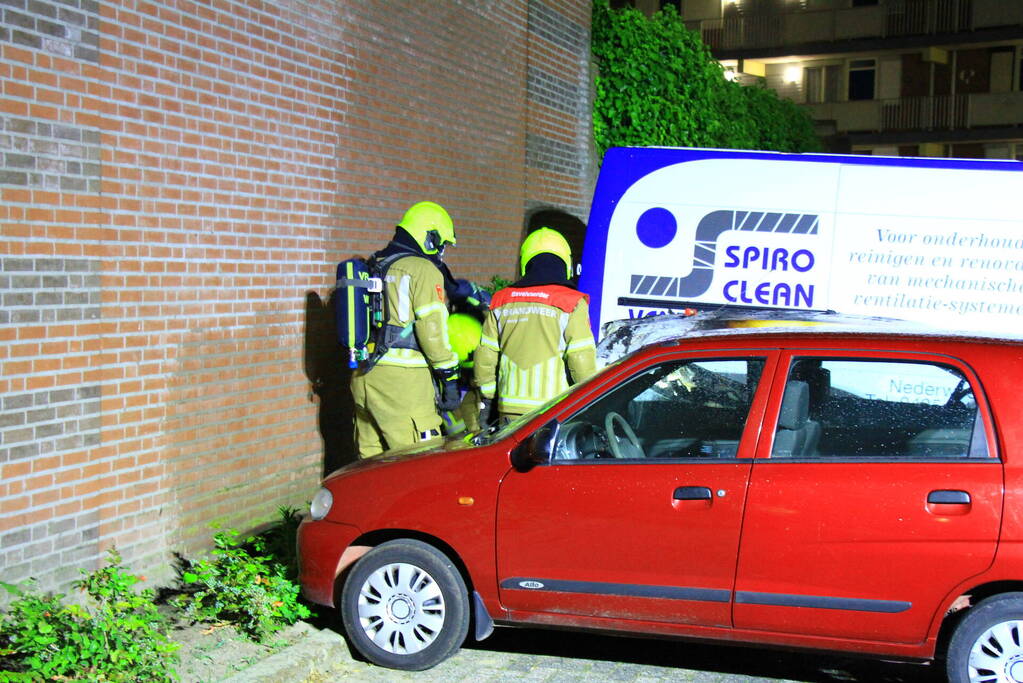 Auto zwaar beschadigd door brand, politie gaat uit van brandstichting