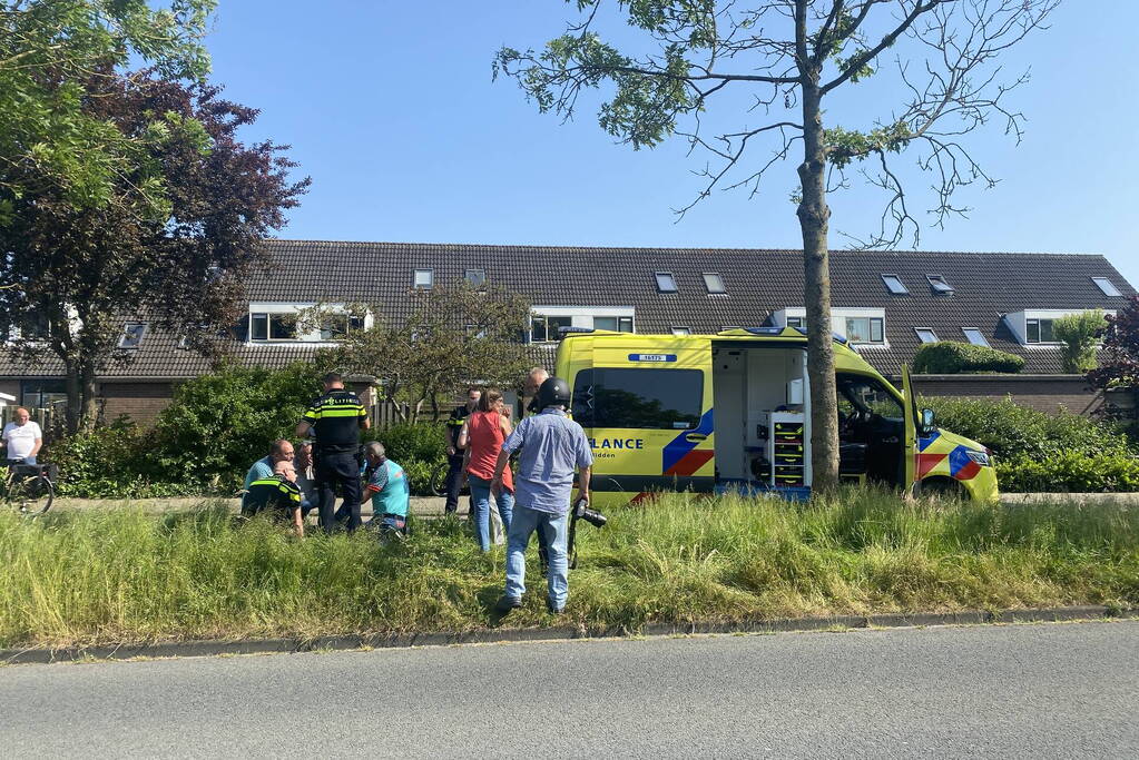 Motor uitgebrand bij ongeval, bestuurder gewond