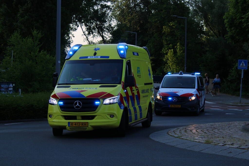 Automobilist laat fietser zwaargewond achter