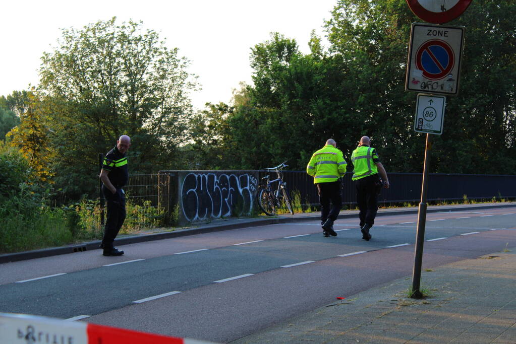 Automobilist laat fietser zwaargewond achter