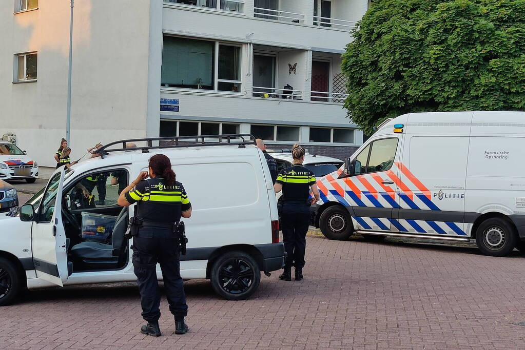 Bestuurder slaat op de vlucht politie doet onderzoek