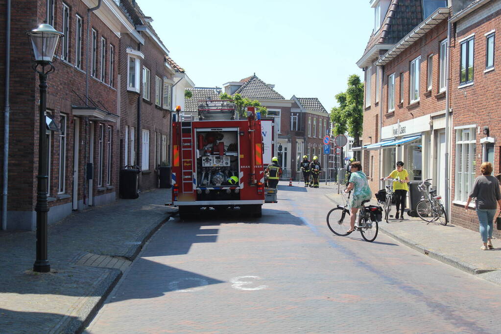 Vrachtwagen verliest grote hoeveelheid dieselolie