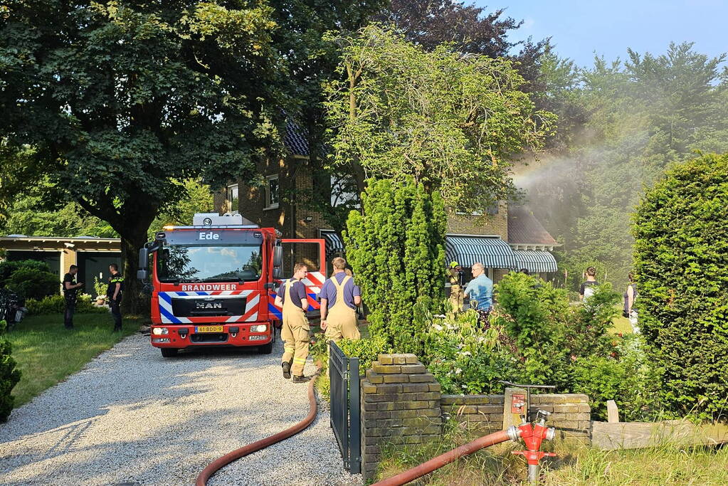 Hevige brand op bovenverdieping van woning