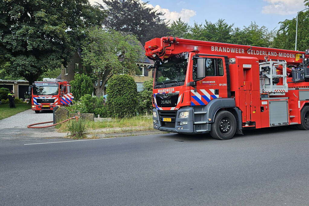 Hevige brand op bovenverdieping van woning