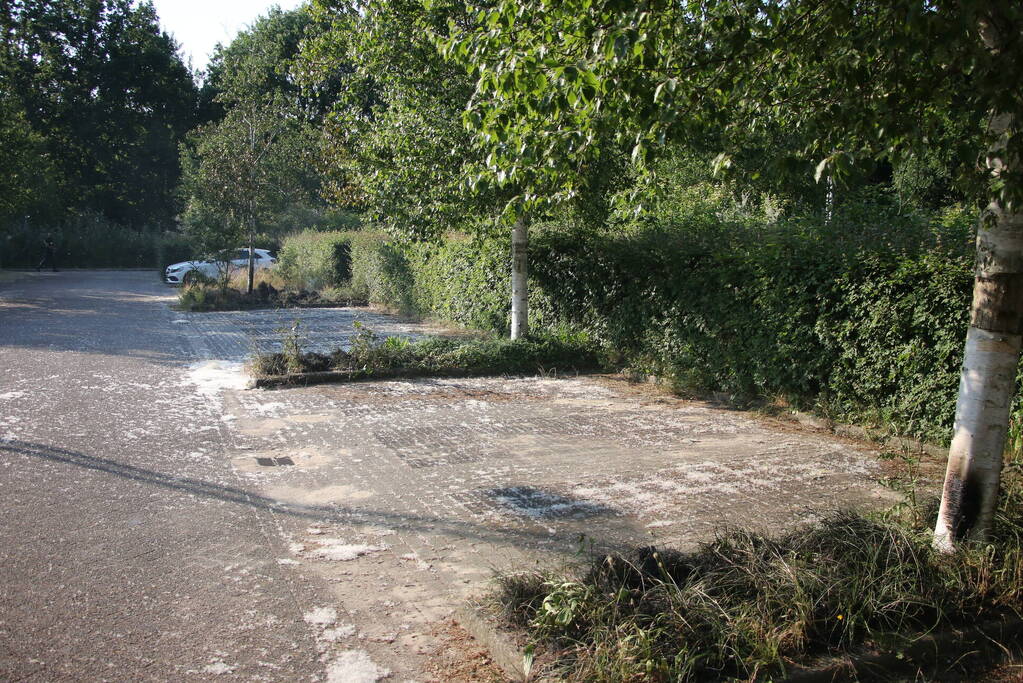 Meerdere brandhaarden op parkeerplaats