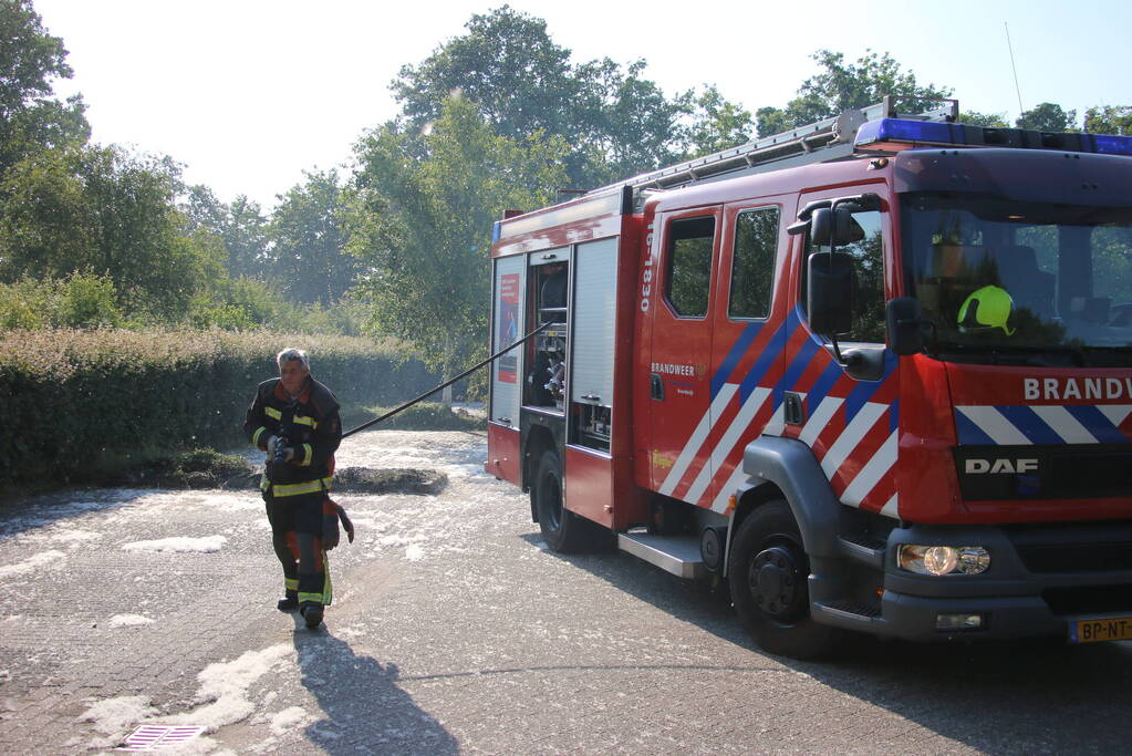 Meerdere brandhaarden op parkeerplaats