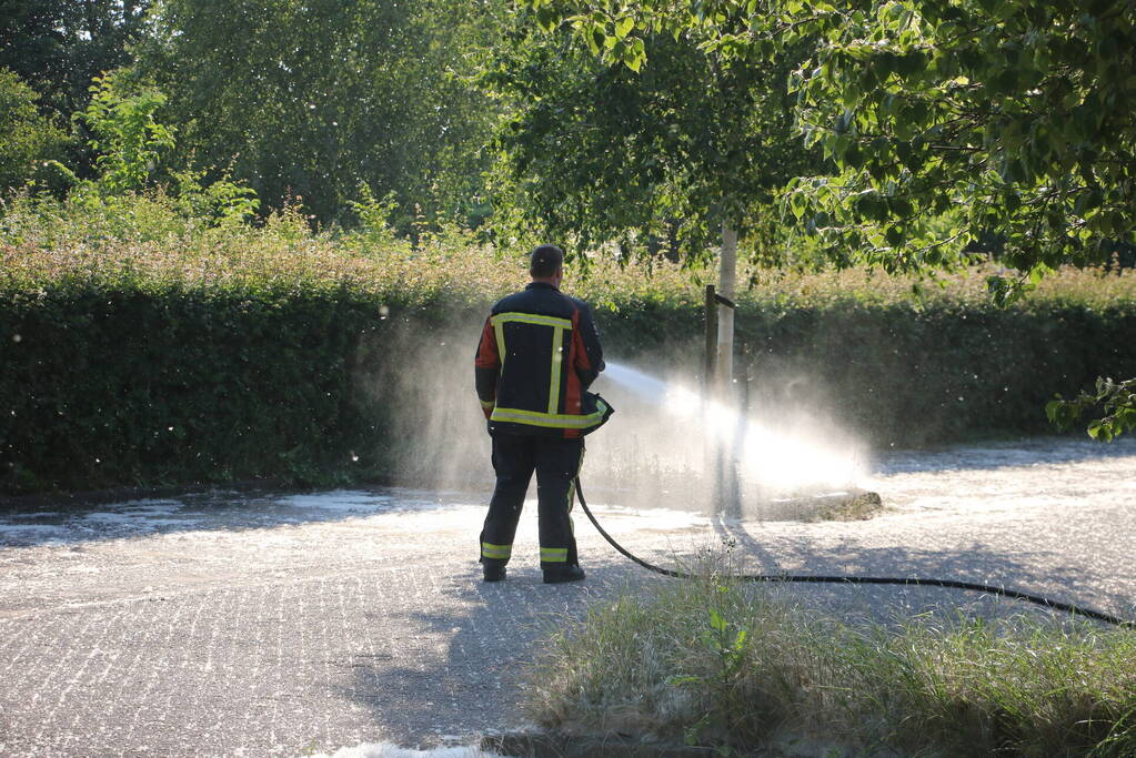 Meerdere brandhaarden op parkeerplaats