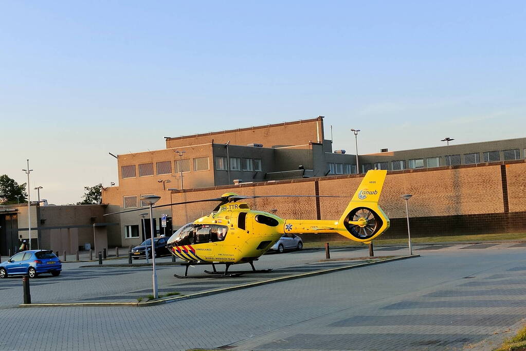 Traumahelikopter ingezet bij gevangenis