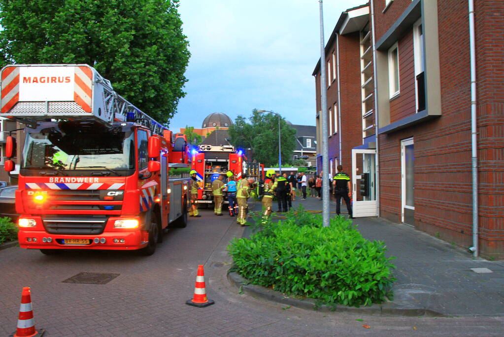 Hevige rookontwikkeling bij brand in appartement