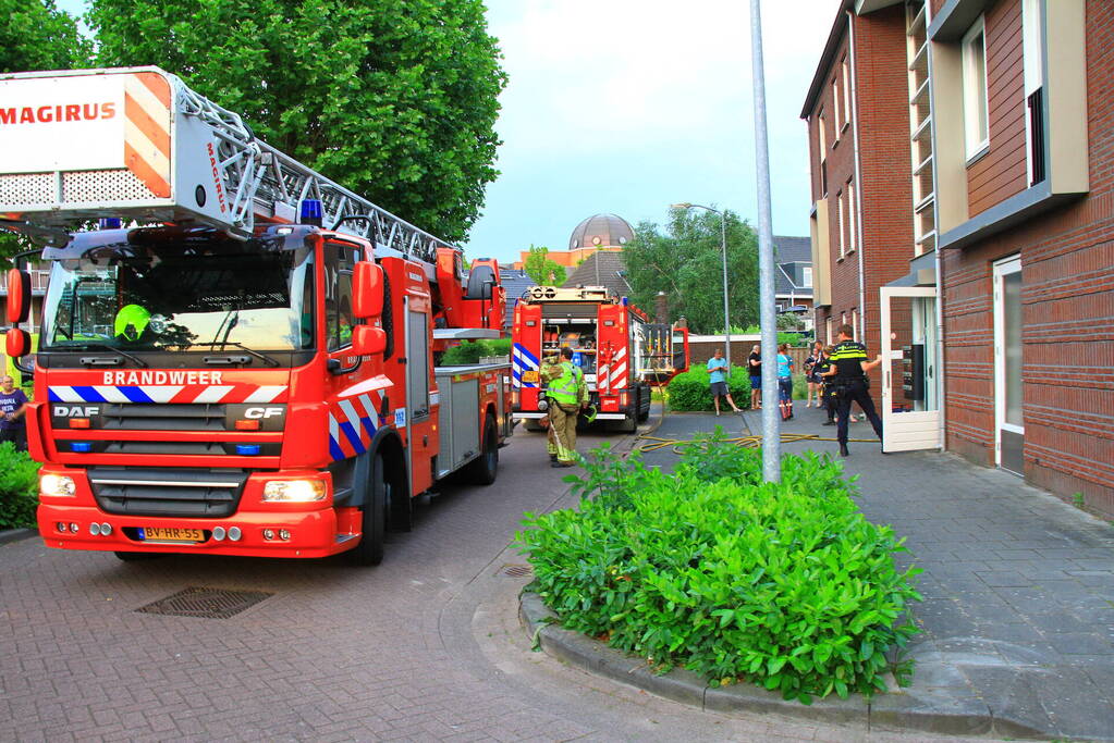 Hevige rookontwikkeling bij brand in appartement