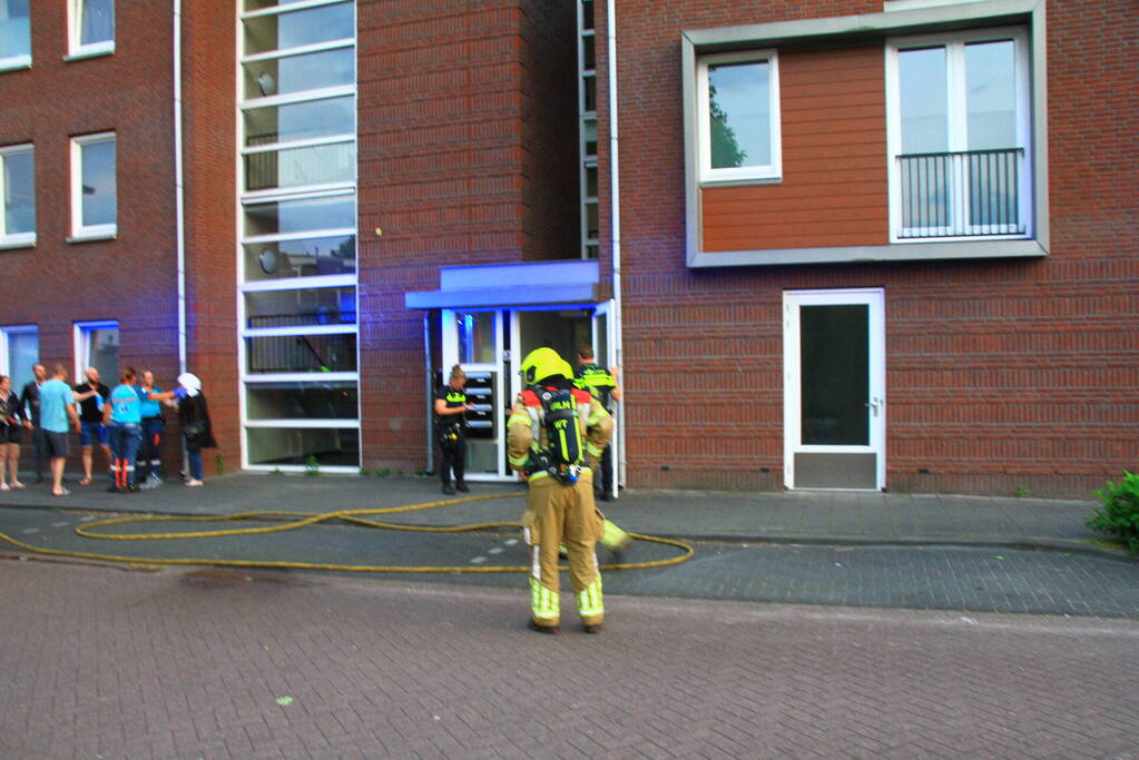 Hevige rookontwikkeling bij brand in appartement