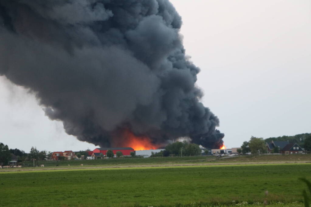 Enorme brand in houthandel