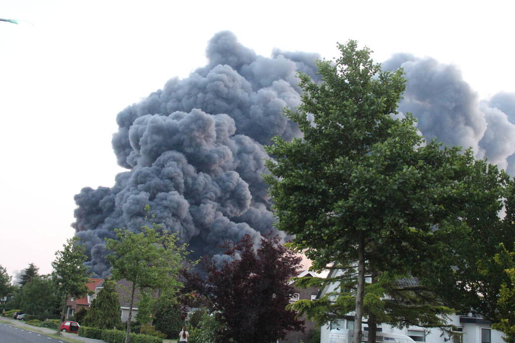 Enorme brand in houthandel