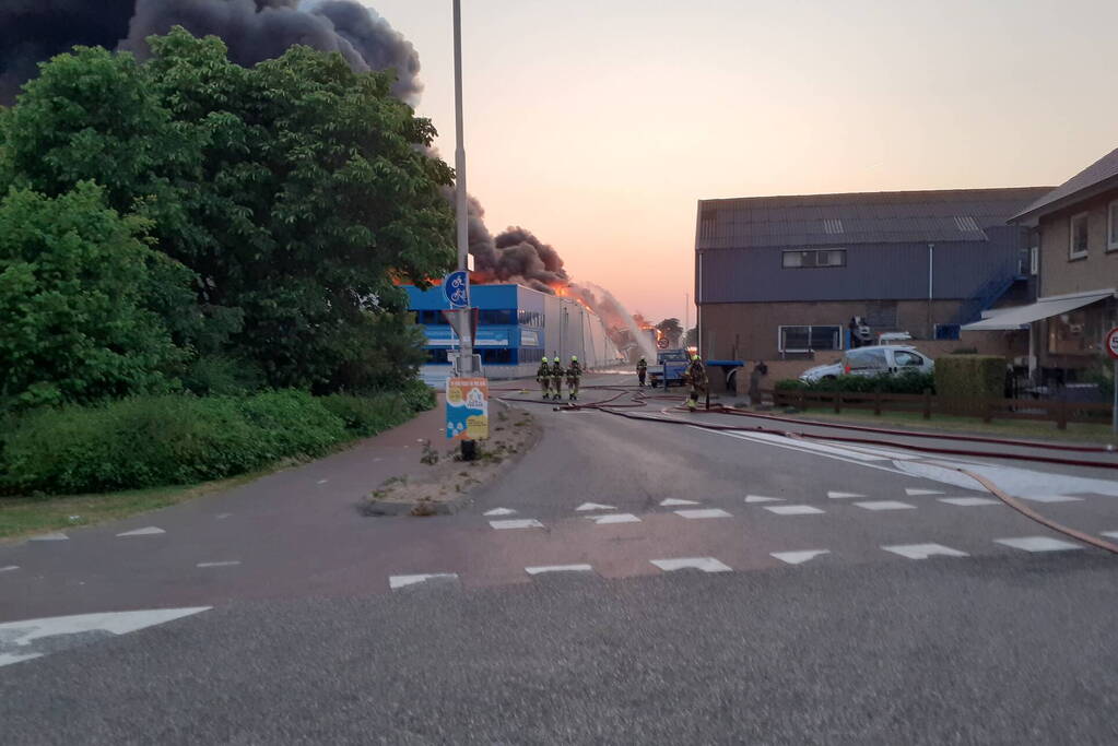 Enorme brand in houthandel