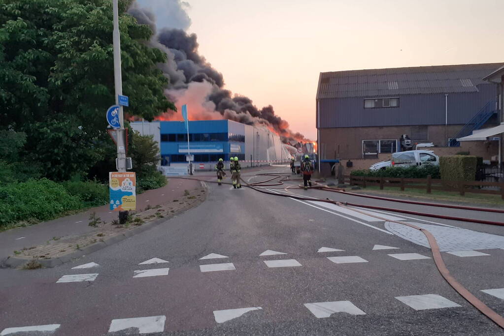 Enorme brand in houthandel