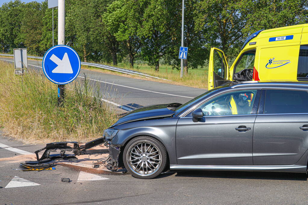 Flinke schade bij botsing op kruising