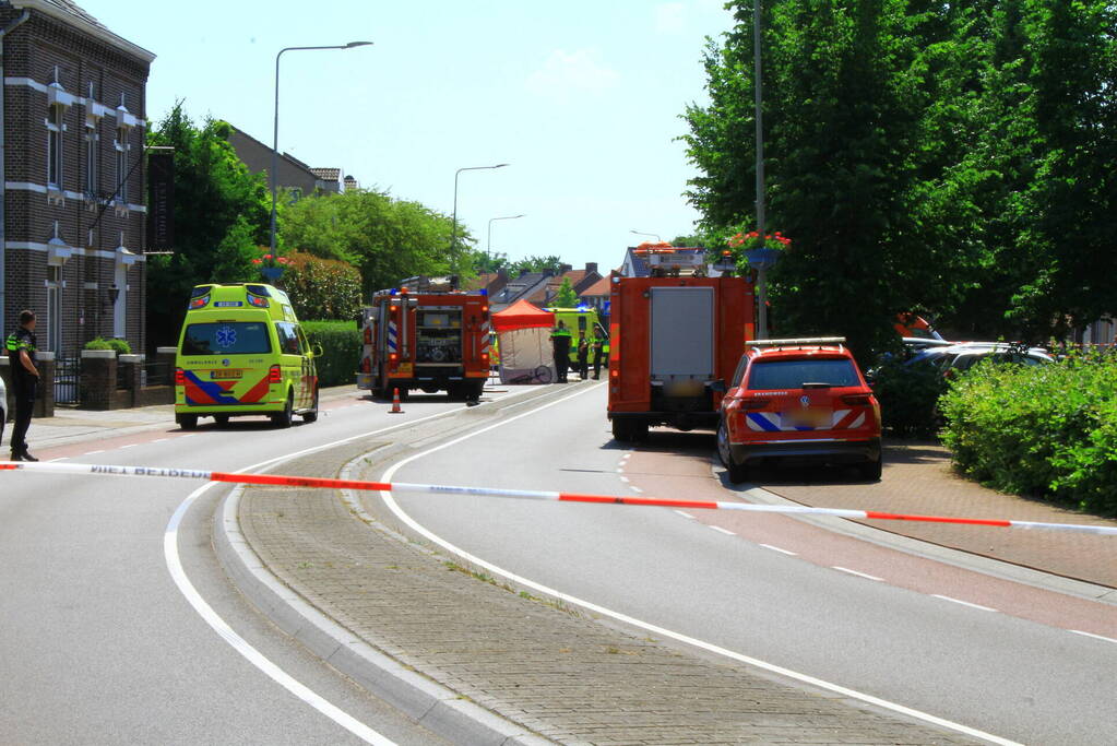 Fietser ernstig gewond bij aanrijding met busje