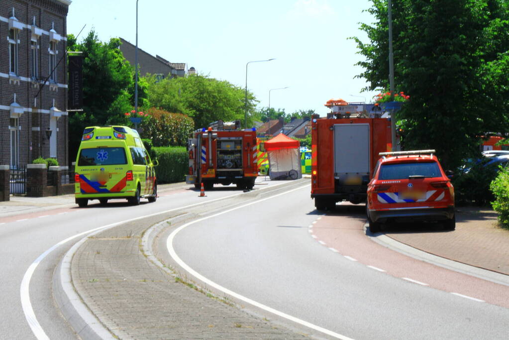 Fietser ernstig gewond bij aanrijding met busje