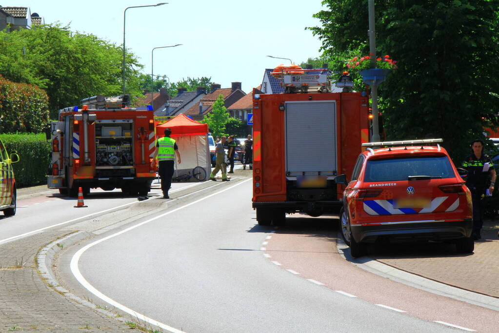 Fietser ernstig gewond bij aanrijding met busje