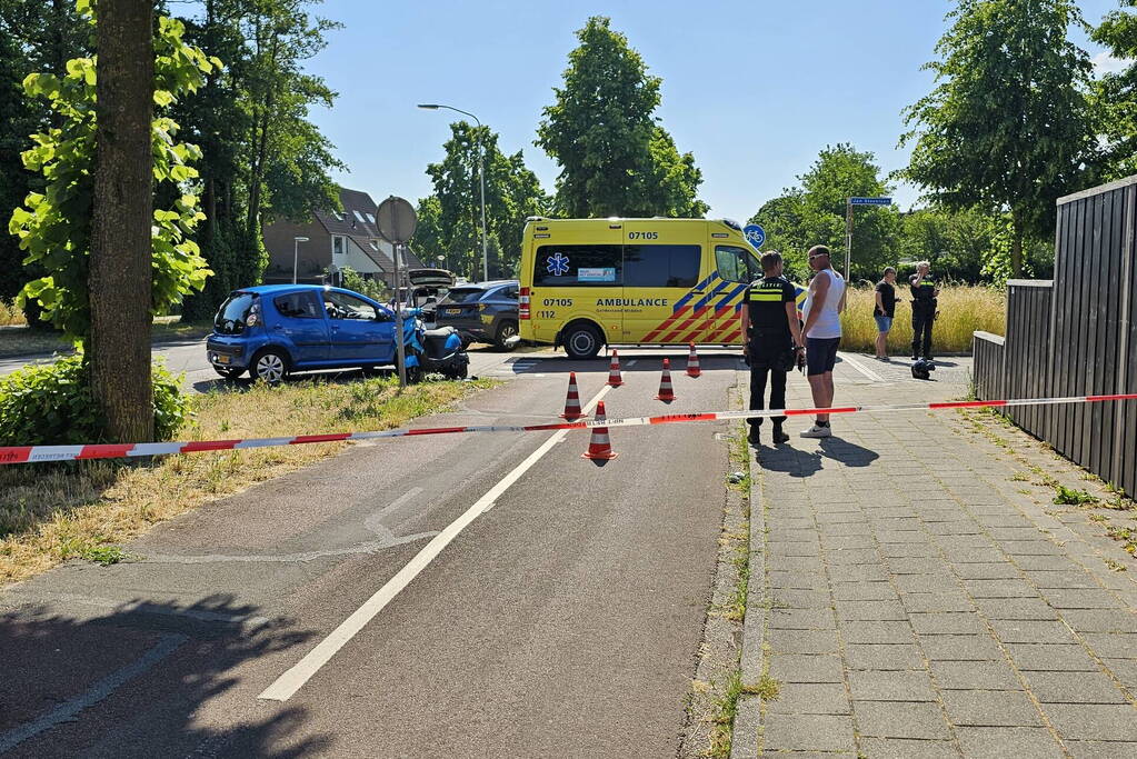 Scooterrijder aangereden door auto