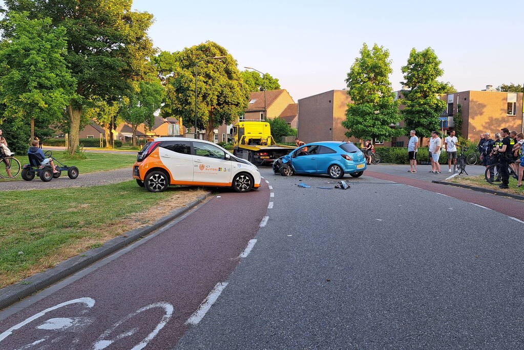 Flinke schade bij aanrijding personenauto's