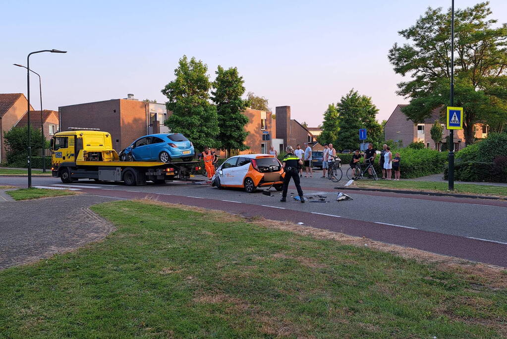 Flinke schade bij aanrijding personenauto's