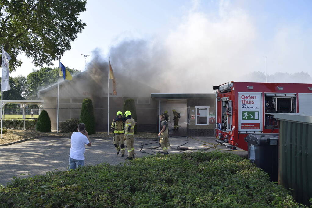 Uitslaande brand in kantine van voetbalvereniging