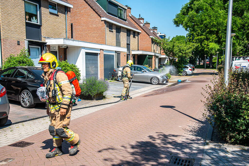 Gasfles vat vlam tijdens onkruidverbranden