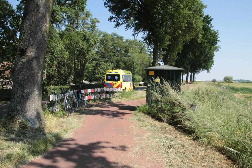 Fietsers botsen op elkaar in krappe bocht