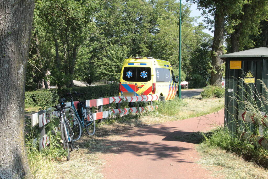 Fietsers botsen op elkaar in krappe bocht