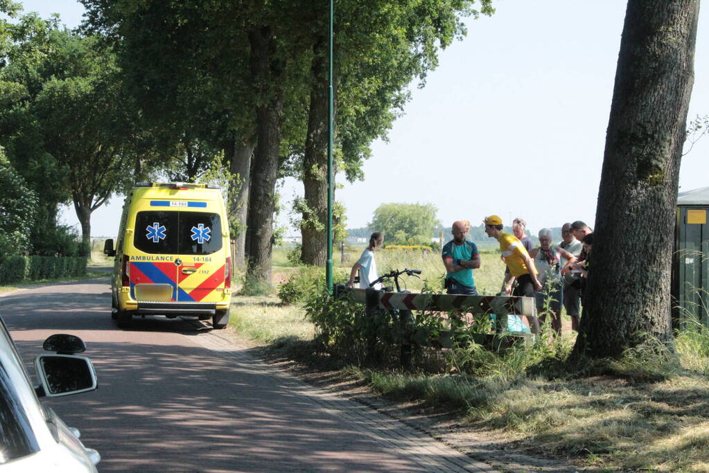 Fietsers botsen op elkaar in krappe bocht