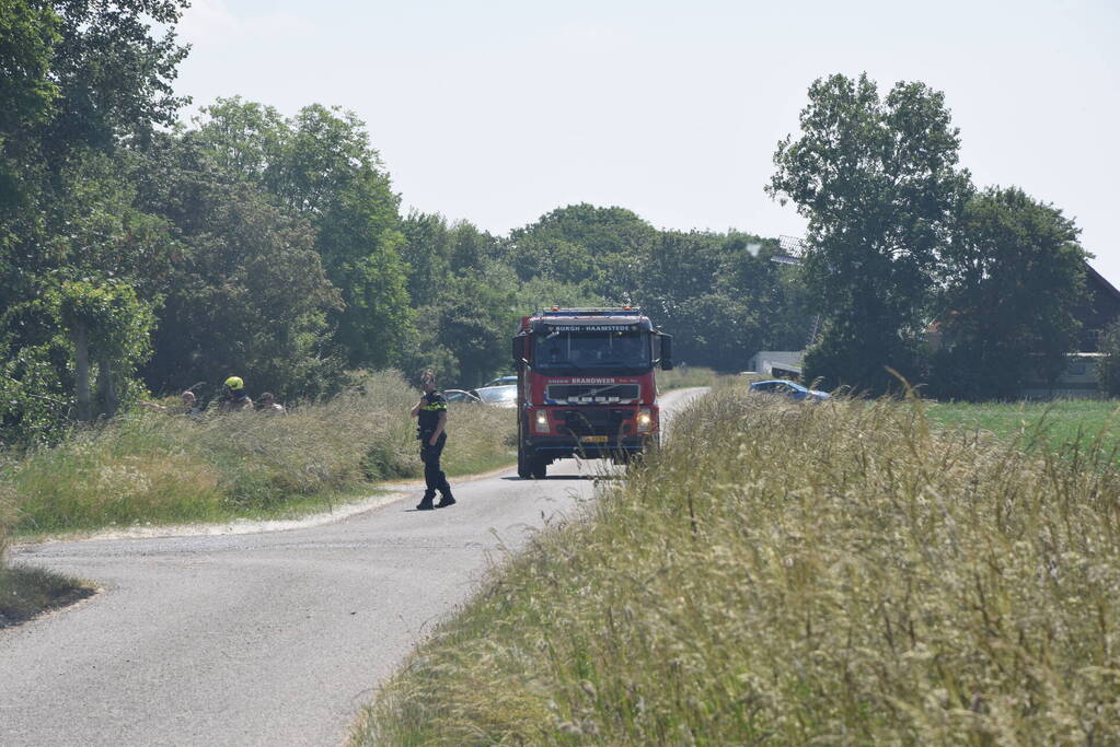 Brand in weiland berm en schuur