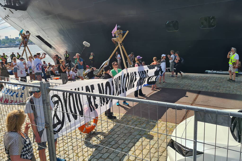 Extinction Rebellion blokkeert Holland America Line