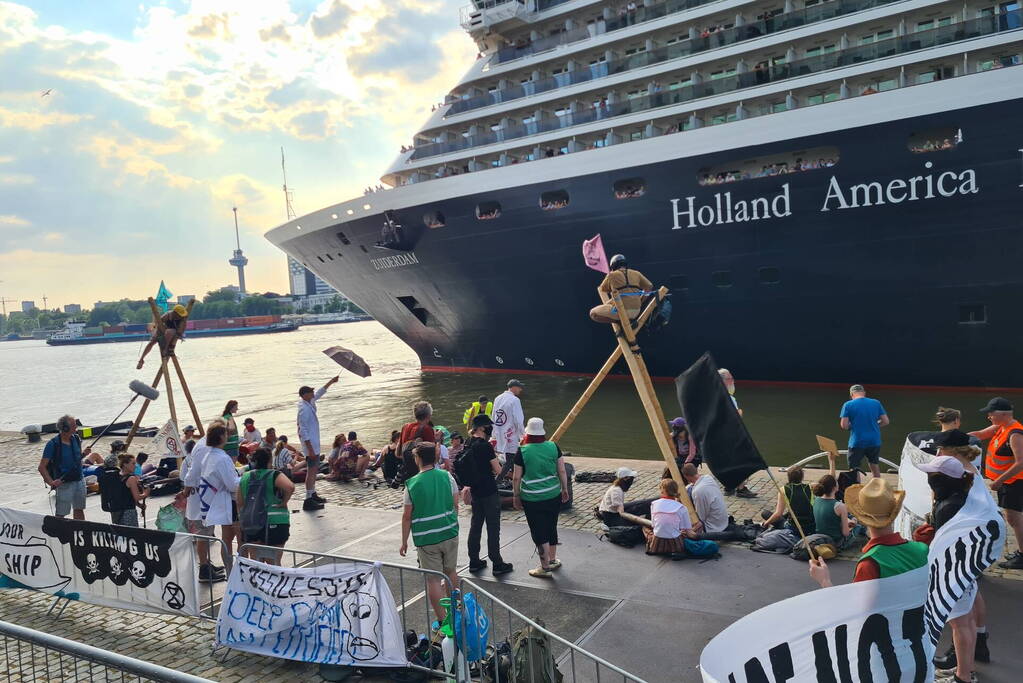 Extinction Rebellion blokkeert Holland America Line