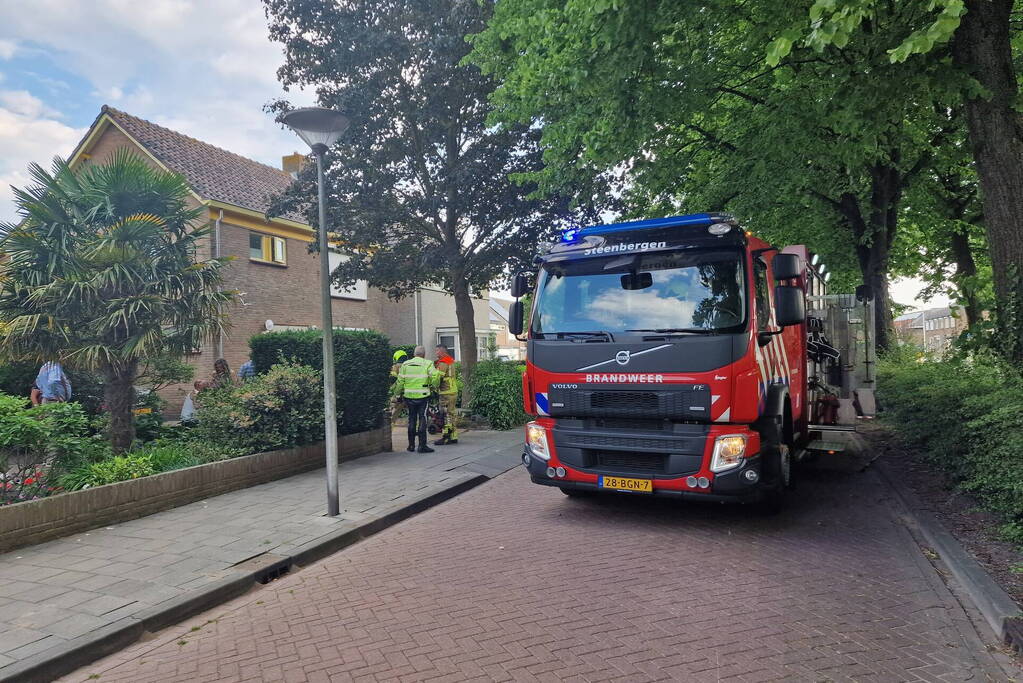 Brandweer ventileert woning na mogelijke brand