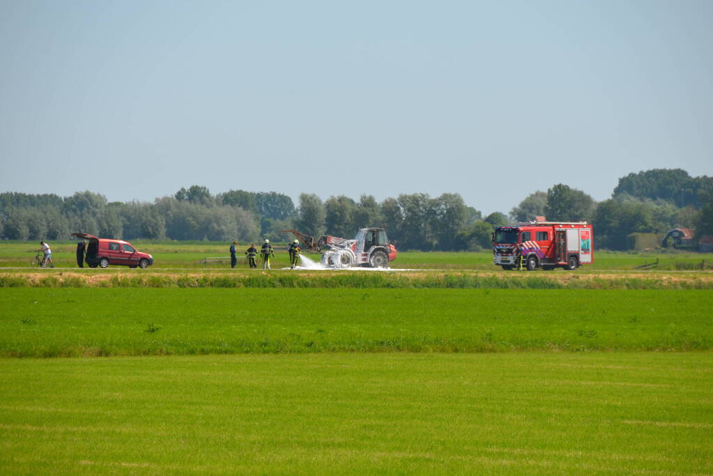 Brandweer blust brandende verrijker