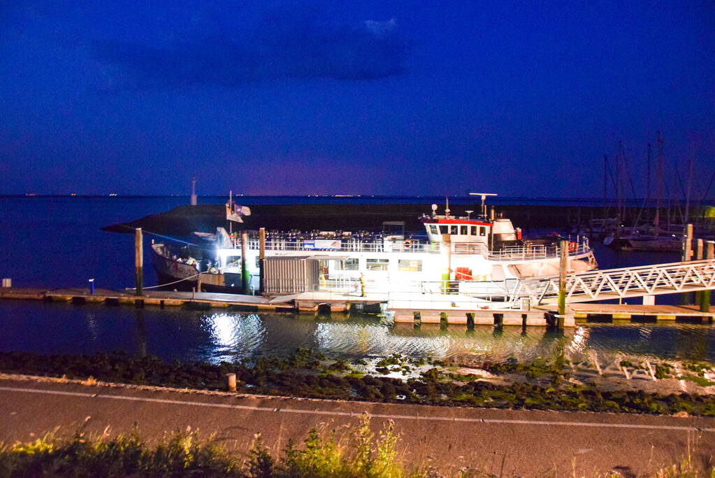 Rondvaartboot maakt water in haven