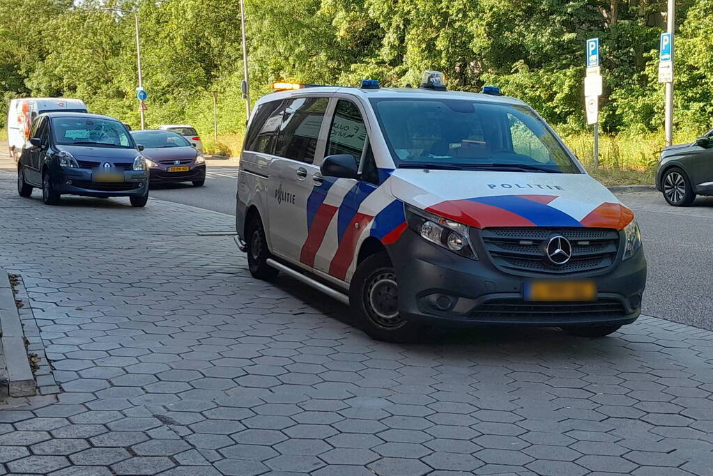 Fietser geschept door auto