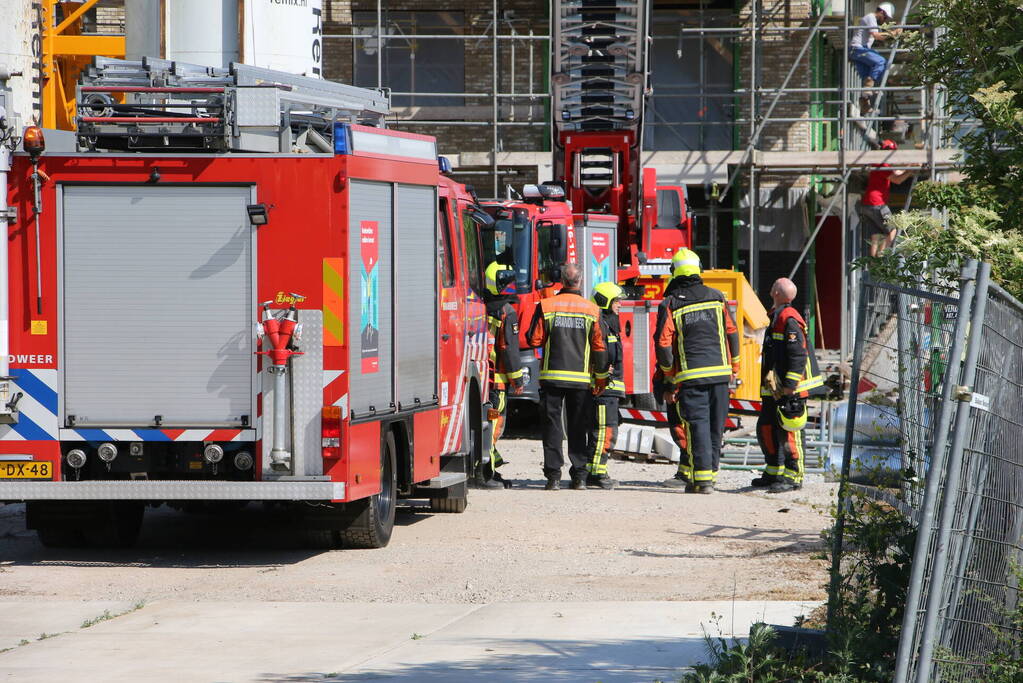 Bouwvakker komt onder betonblok terecht en raakt zwaargewond