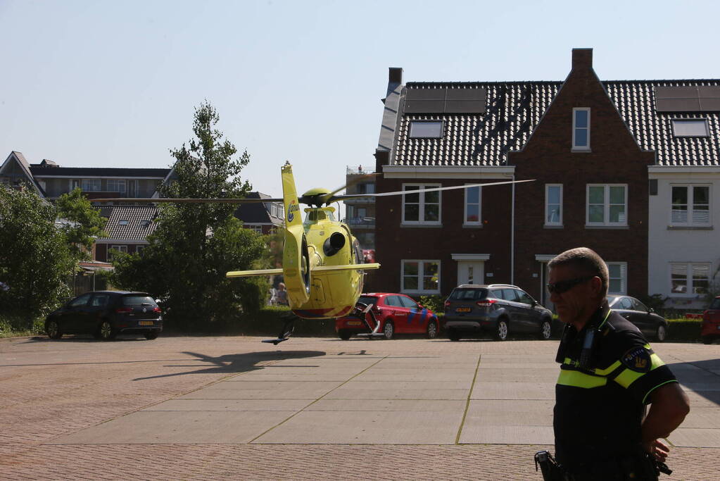 Bouwvakker komt onder betonblok terecht en raakt zwaargewond