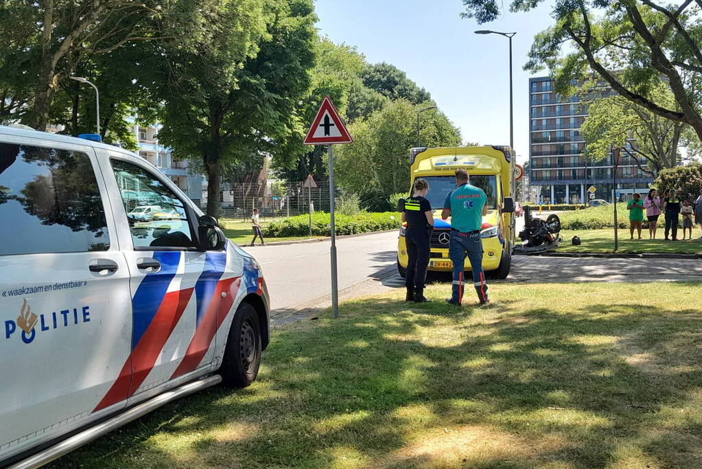 Motor belandt op de kop na aanrijding