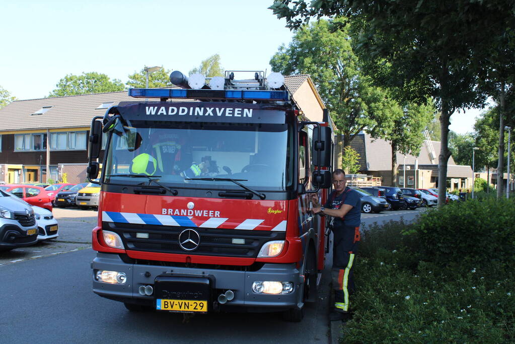 Hulpdiensten breken deur open bij waterlekkage