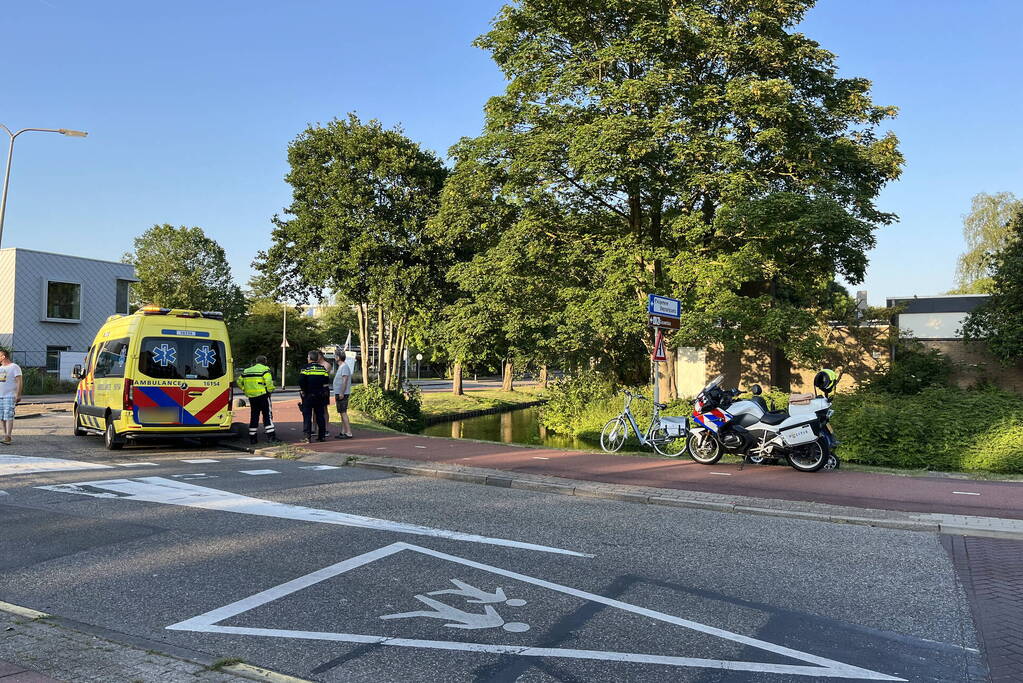 Oudere man in scootmobiel raakt te water