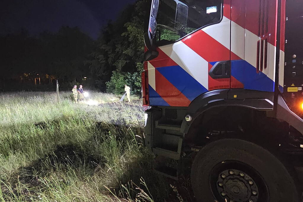 Brandweer blust brand in bosschage