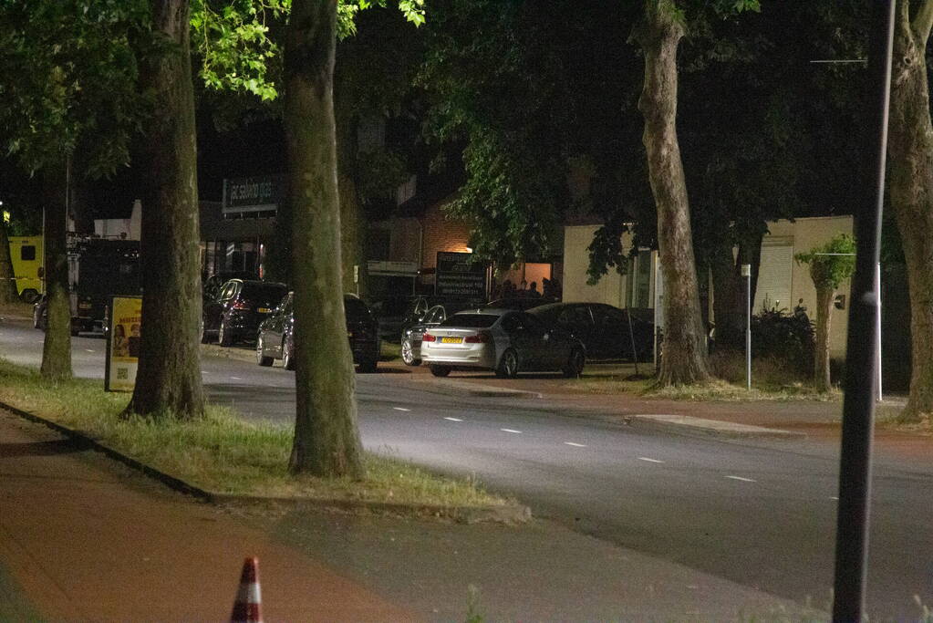 Zwaarbewapend arrestatieteam valt pand binnen