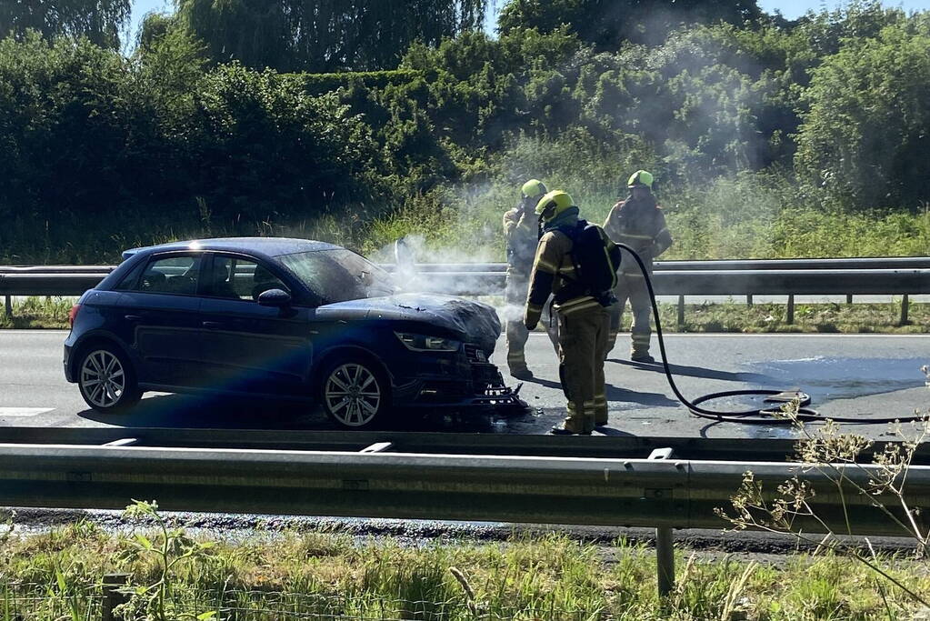 Auto in brand na aanrijding